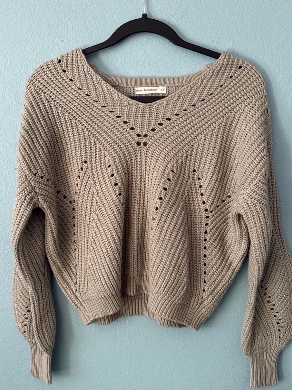 Moon & Madison Cream Knit V-Neck Sweater